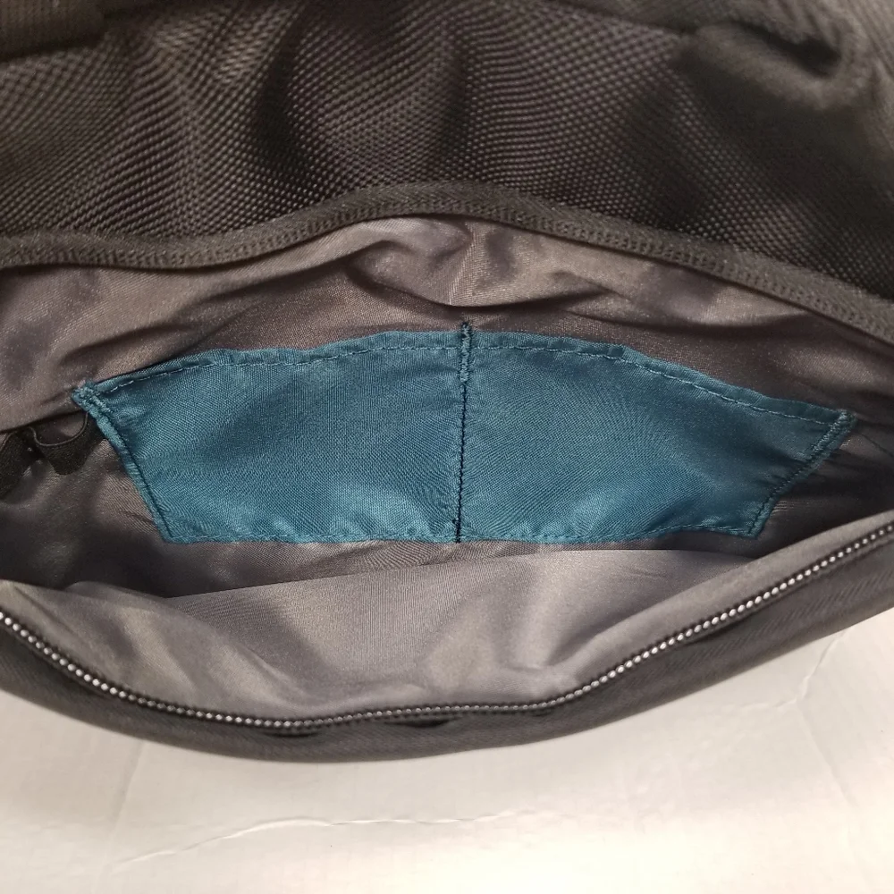 New! Case Logic 3203986 Advantage 14 Black Tablet Laptop Shoulder Messenger Bag